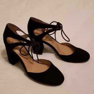 UNISA BLOCK HEELS! Size 9M